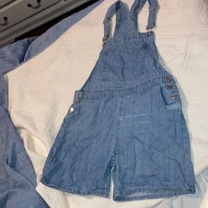 Womens overall denim shorts size XL NWT